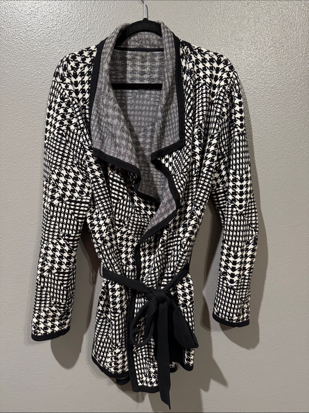 Ann Klein Black & White Houndstooth Wrap Cardigan with Belt XL